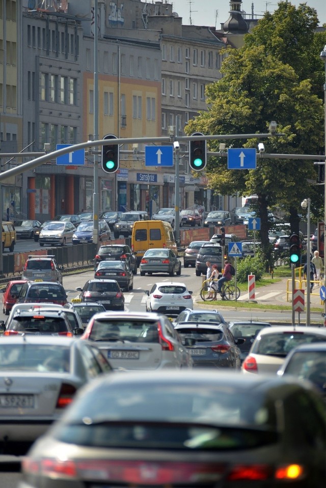 Przeciwnicy zmian zwracają uwagę na to, że przepis uderzyłby w większość kierowców, a pozostawiłby centra miast dla bogaczy