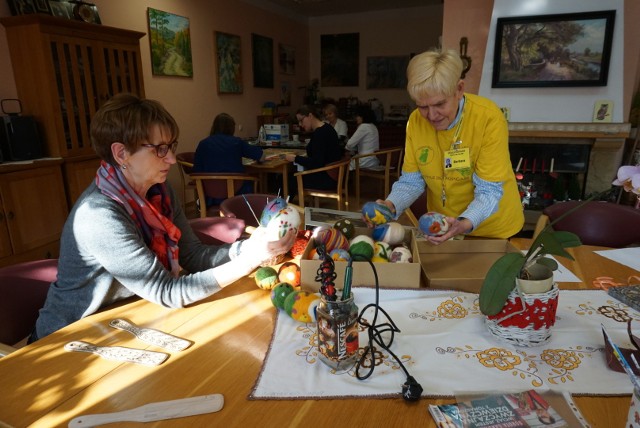 Hospicjum Palium w Poznaniu apeluje o przekazywanie 1 procenta podatku. - Wiecie, że staramy się, aby Hospicjum było domem na czas choroby. Domem dla każdego, kto potrzebuje pomocy. Bez Waszego wsparcia to się nie powiedzie - mówi wolontariuszka Basia Grochal.Przekaż 1 procent na rzecz poznańskiego Hospicjum Palium.Polskie Towarzystwo Opieki Paliatywnej Oddział w Poznaniu KRS: 00000 31654