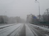 Ogromna śnieżyca przeszła przez Śląsk. Było bardzo ślisko! 96 pługosolarek odśnieżało drogi
