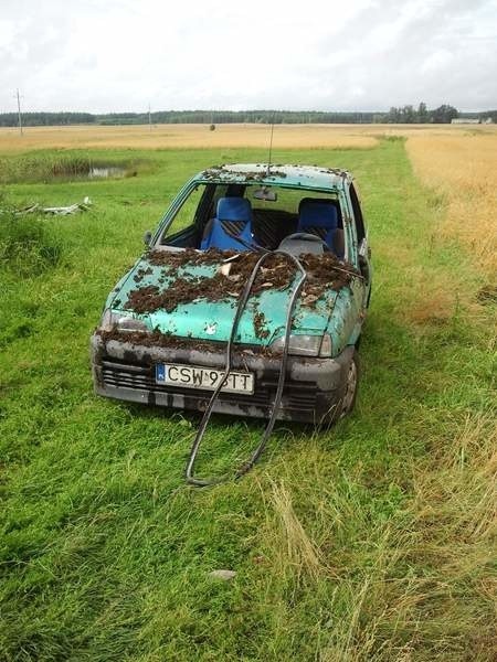 Trąba powietrzna zrywała dachy w Suchej [zdjęcia]