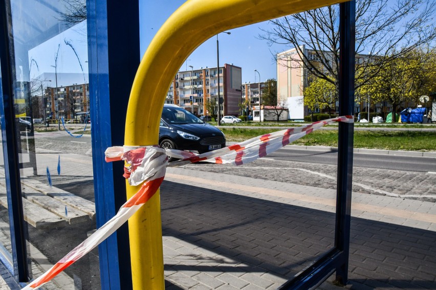 Wandale na Wyżynach w Bydgoszczy znów dali znać o sobie. Wiata rozbita w pył