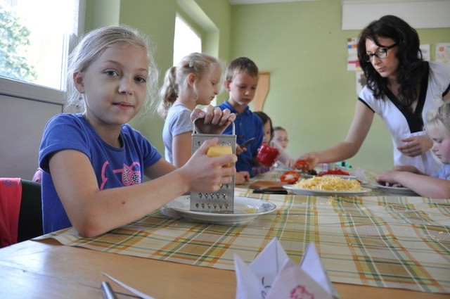 Dziś dzieci własnoręcznie zrobiły pizzę.