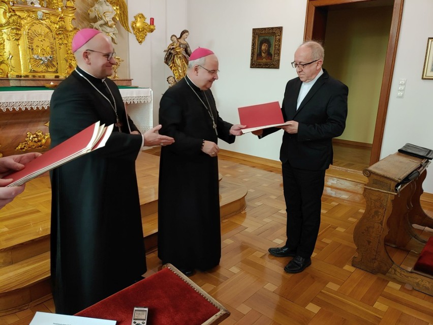 Opolscy kapłani zostali wyróżnieni przez papieża Franciszka.