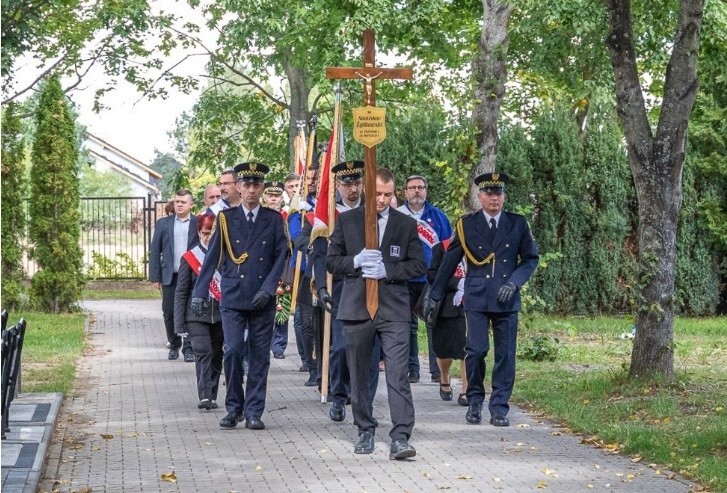 Stanisław Żytkowski został pochowany na cmentarzu przy ul....