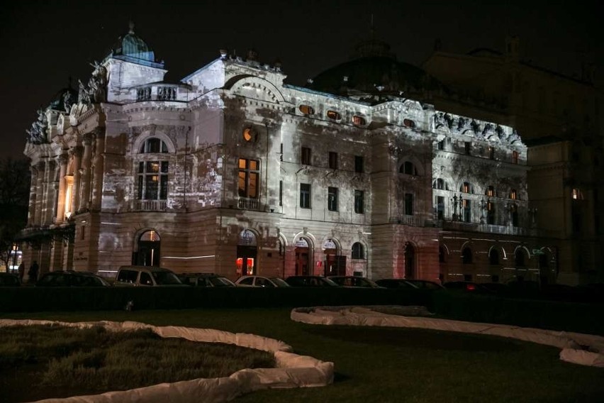 Mapping na budynku Teatru im. Juliusza Słowackiego w Krakowie. Budynek zaczyna się ruszać! [ZDJĘCIA]