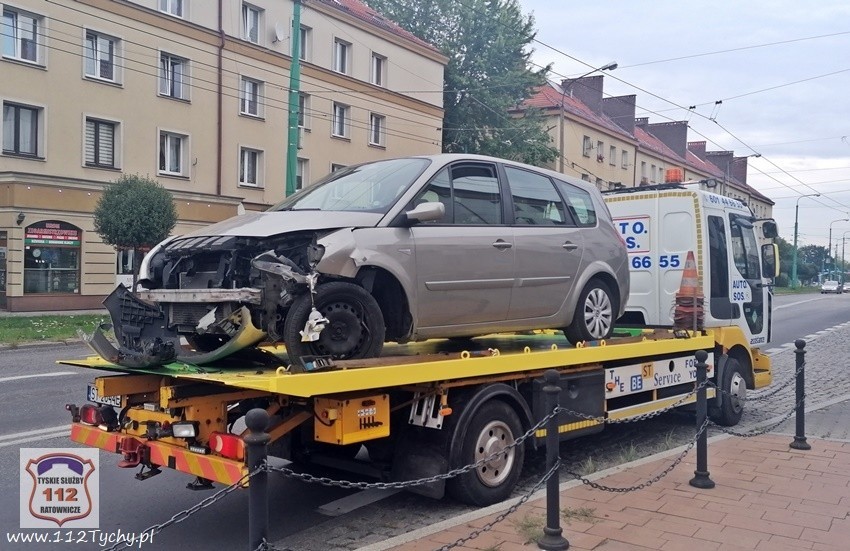 Kolizja na hotelowcu w Tychach. Żaden z kierowców nie...