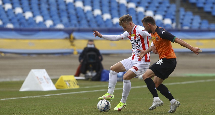 Resovia Rzeszów wygrywa z Chrobrym Głogów 3:0.