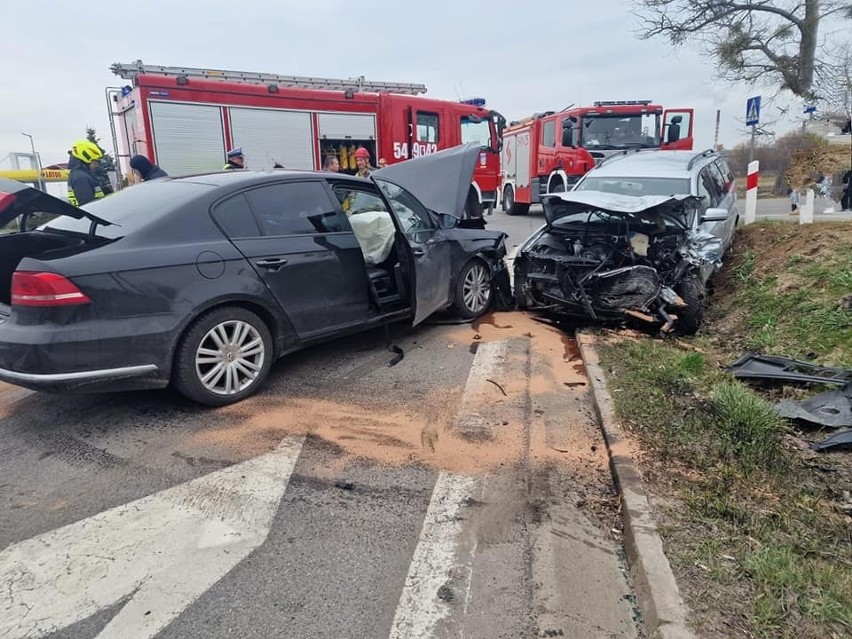 Dwie osoby ranne w wyniku zderzenia ciężarówki z dwoma...