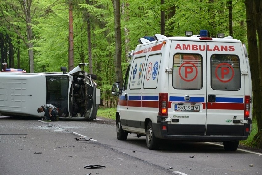 Wypadek w Jankowicach: Zderzenie bmw z mercedesem. W wypadku...