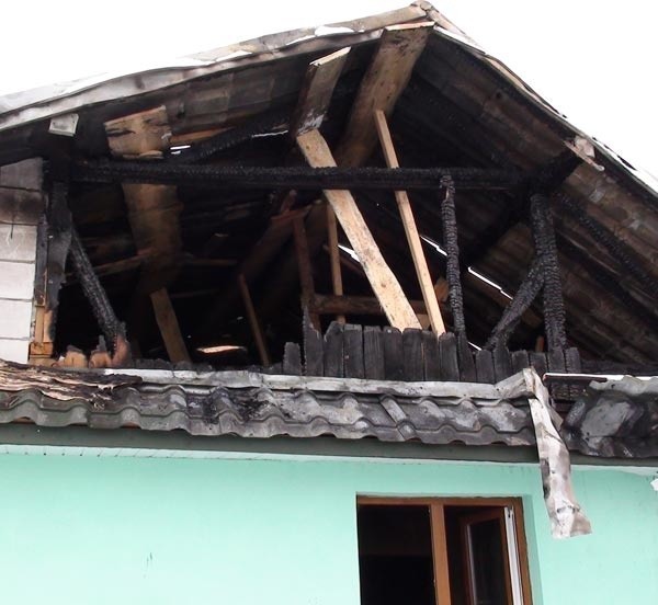 Pożar strawił dom mieszkanki Mrzygłodu. Potrzebna jest pomoc