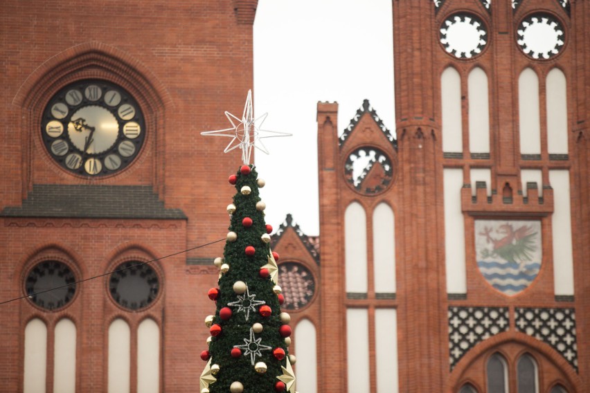 Iluminacje świąteczne w Słupsku – skromniejsze, ale będą. Pojawiły się też choinki 