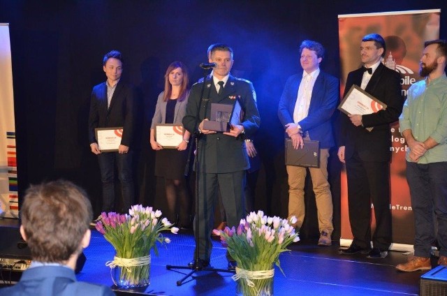 Aplikacja Granica z nagrodą w konkursie Mobile Trends AwardsNagrodę odebrał szef Służby Celnej nadinsp. Jacek Kapica