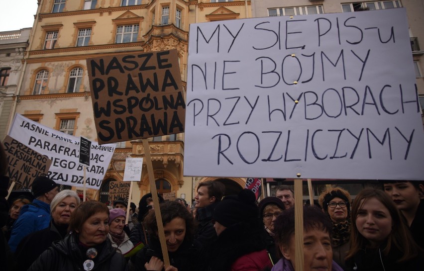 Uwaga! Dziś  protest  kobiet  na  placu  Wolności