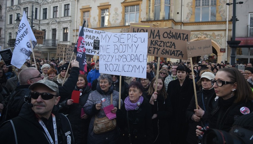 Uwaga! Dziś  protest  kobiet  na  placu  Wolności