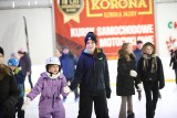 Wiele osób korzystało z lodowiska na Telegrafie i na Stadionie w Kielcach. Sporo było rodzin z dziećmi. Zobaczcie zdjęcia