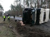 Wyszków. Poważny wypadek na trasie Wyszków-Łochów. Kierowca ciągnika w szpitalu. 18.02.2020 [ZDJĘCIA]
