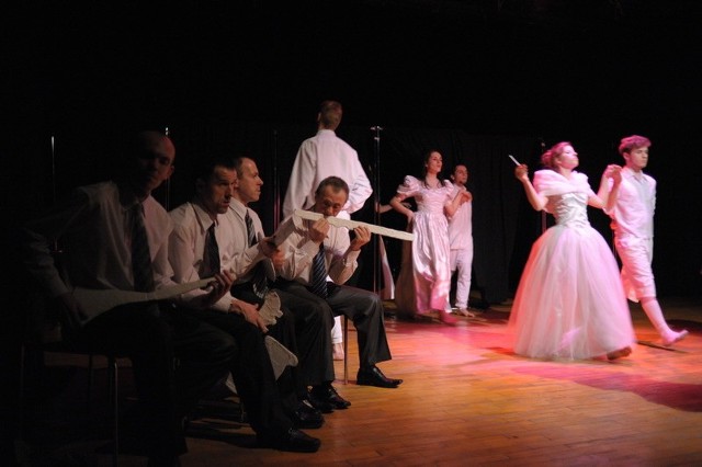 Spektakle Sceny Teatralnej odbywają się w w Młodzieżowym Domu Kultury przy ul. Targowej.