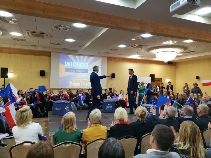 Europejska Burza Mózgów w Kielcach z liderem Wiosny Robertem Biedroniem oraz Maciejem Gdulą, kandydatem partii do europarlamentu