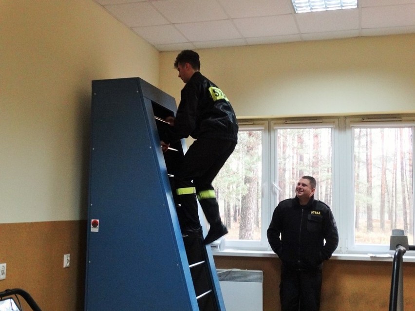 Młodzieżowa drużyna strażacka ze Sławna ćwiczyła w komorze dymowej [ZDJĘCIA]