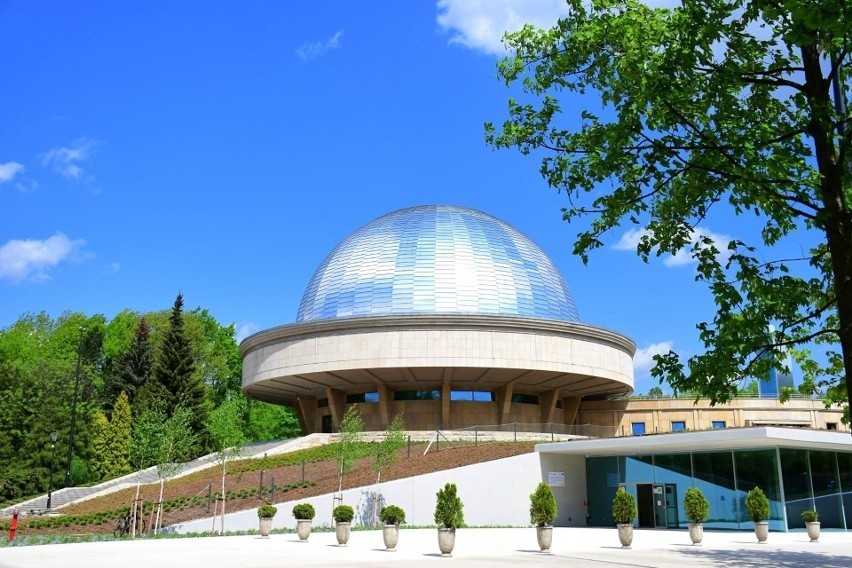 Z kolei na terenie Planetarium – Śląskiego Parku Nauki Noc...