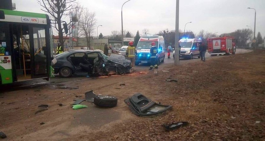 Wypadek z udziałem policjanta na ulicy Towarowej w...