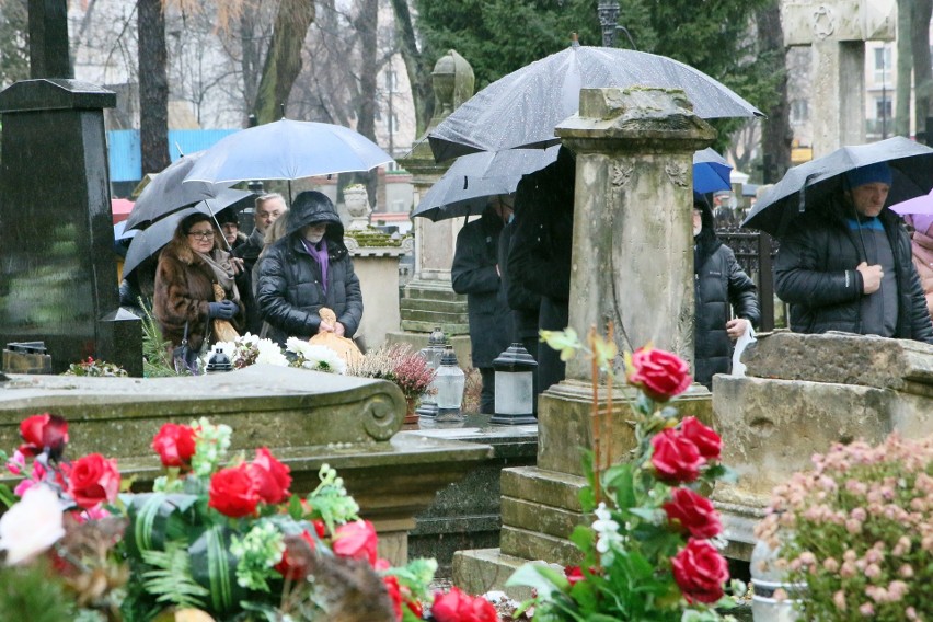 Lublin. Ostatnia droga Lecha Cwaliny. Ciało lubelskiego restauratora spoczęło na cmentarzu przy ul. Lipowej     