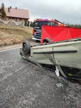 Śmiertelny wypadek w Morsku k. Zawiercia. Dachowało osobowe renault. Nie żyje 63-latek. Mimo reanimacji jego życia nie udało się uratować