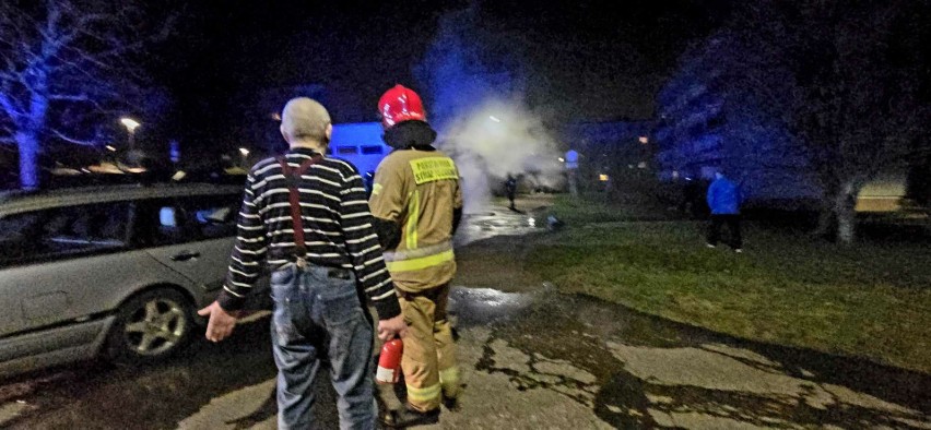 Pożar samochodu osobowego w Koszalinie przy ul. Lelewela