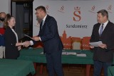 Młodzieżowa Rada Miasta Sandomierza zebrała się na inauguracyjnej sesji. Wybrano przewodniczącego i wiceprzewodniczących. Zobaczcie zdjęcia