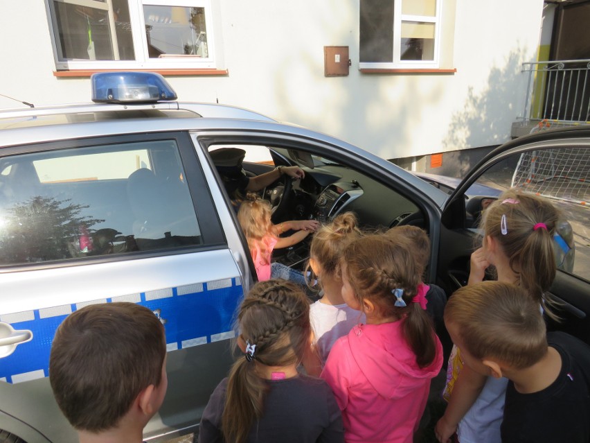 Maków Mazowiecki. Profilaktyczna akcja policji w Przedszkolu nr 2. 15.09.2020. Zdjęcia