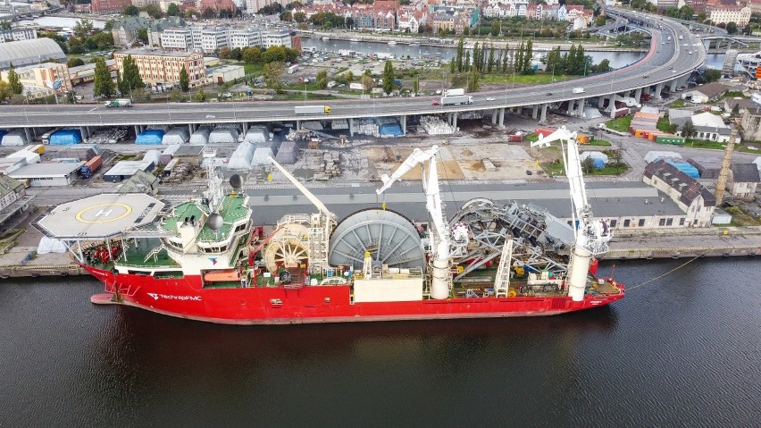 Apache II. Niezwykły statek w porcie w Szczecinie. Zobacz zdjęcia i wideo z drona!