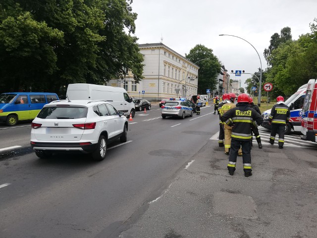 W czwartkowe popołudnie na ulicy Zwycięstwa w Koszalinie doszło do zderzenia dwóch samochodów osobowych.Do zdarzenia doszło w okolicach skrętu w kierunku budynku poczty.  Na szczęście nikomu nic się nie stało.Zobacz także: Kolizja w centrum Koszalina, na skrzyżowaniu ulic Zwycięstwa i 1-go Maja