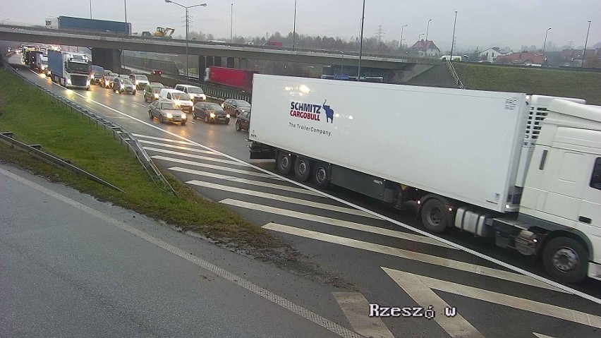 Duże utrudnienia na autostradowej obwodnicy Krakowa