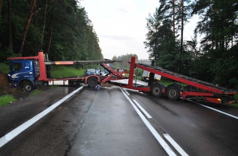 Szczebra: Wypadek trzech aut. Dwie osoby w szpitalu (zdjęcia)