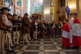 Zakopane. Góralska Droga Krzyżowa w sanktuarium św. Rodziny przy Krupówkach