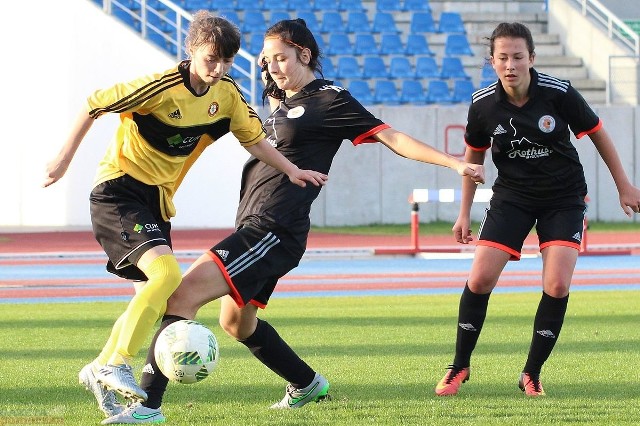 Na stadionie OSiR włocławianki uległy piłkarkom z sąsiedniego Torunia 1:4. Jedyną bramkę dla gospodyń strzeliła Magdalena Górska.Info z Polski - przegląd najciekawszych informacji ostatnich dni w kraju