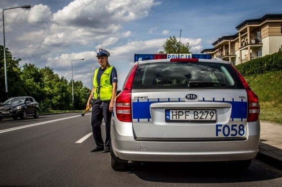 Dwaj piraci drogowi pędzili pod Tuszynem z zawrotną...