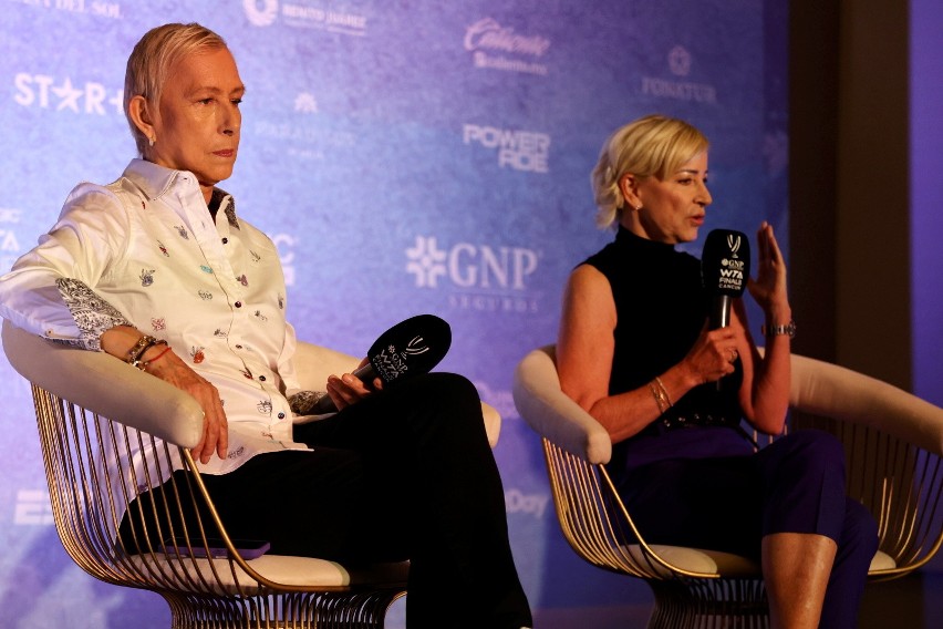 Martina Navratilova i Chris Evert podczas konferencji przed...