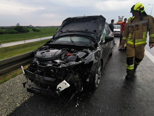 Do poważnego wypadku doszło na autostradzie A1 w miejscowości Pikutkowo. Jadący w kierunku Gdańska samochód osobowy uderzył w barierki.