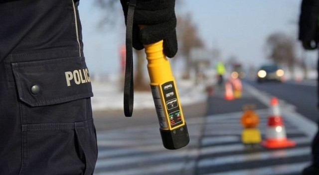Kierowca opla został ostatecznie zatrzymany przez kołobrzeskich policjantów.