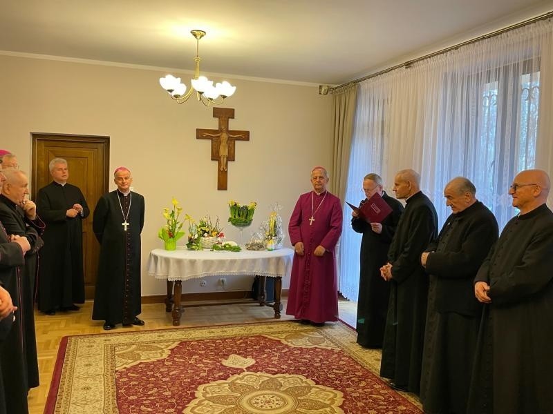 Biskup kielecki Jan Piotrowski mianował nowych kanoników. Wręczył też nominację Stolicy Apostolskiej księdzu Marianowi Gawinkowi  
