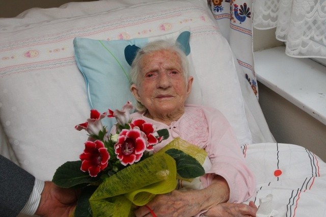 - Dzióbecki moje, jak się cieszę, że wos widzę! - tak w swoje 104. urodziny witała gości pani Maria Mróz.