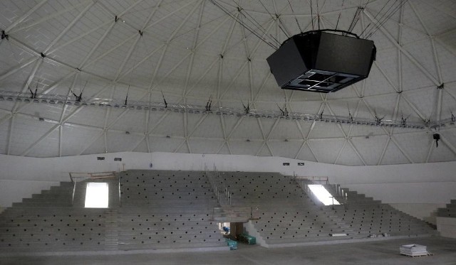 Przebudowa największej hali sportowej w Opolu ruszyła w 2014 r., a zakończenie planowano na jesień 2016 r.