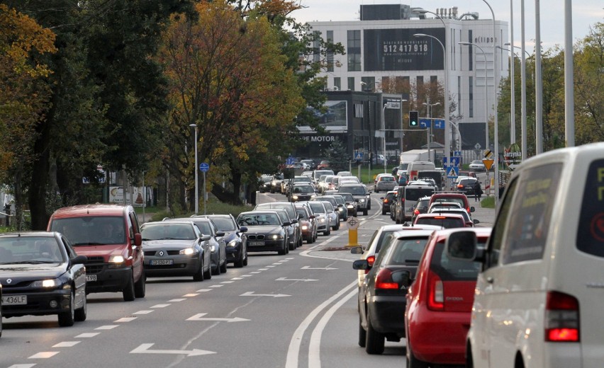 Kolejny biurowiec już gotowy. Jeszcze większe korki na Zwycięskiej? 