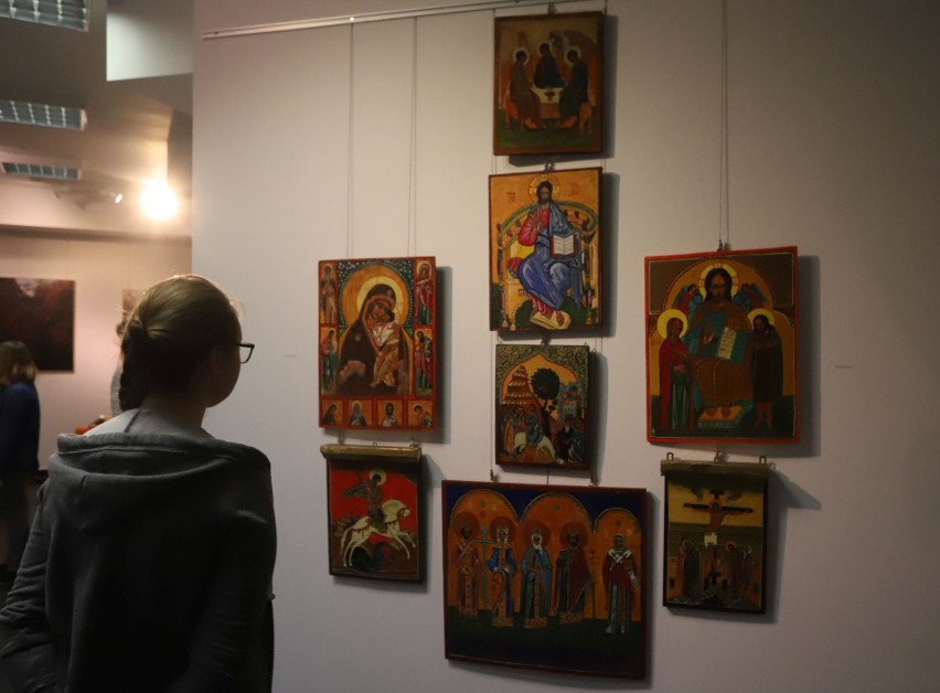 29 wystawę Radomskiego Związku Polskich Artystów Plastyków otwarto w Galerii Kontrast, w Zespole Szkół Plastycznych
