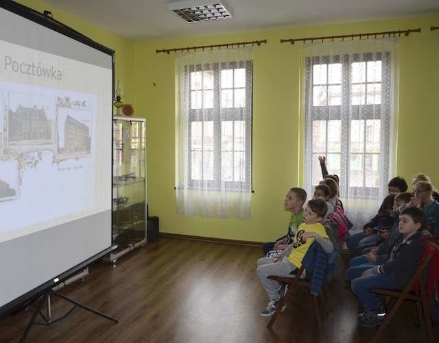 Biblioteka jest organizatorem licznych lekcji historycznych odbywających się w Miejskiej Izbie Muzealnej