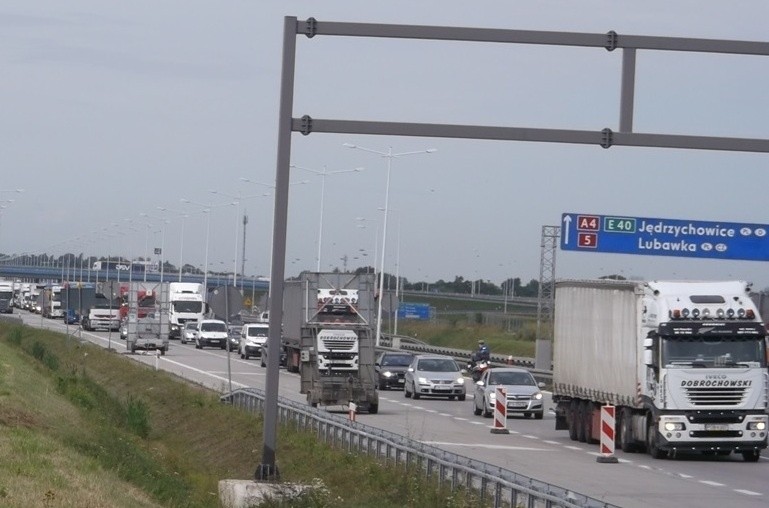 Trudny dzień na autostradzie A4. Co chwilę ją zamykali