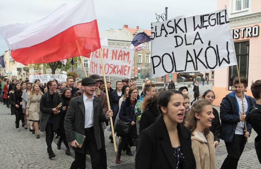Happening w rocznicę protestu uczniów w Radomiu. Przypomnieli wydarzenia sprzed 73 lat (wideo, zdjęcia)
