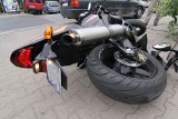 Zderzenie motocyklisty z samochodem osobowym na ulicy Kamiennej w Bydgoszczy