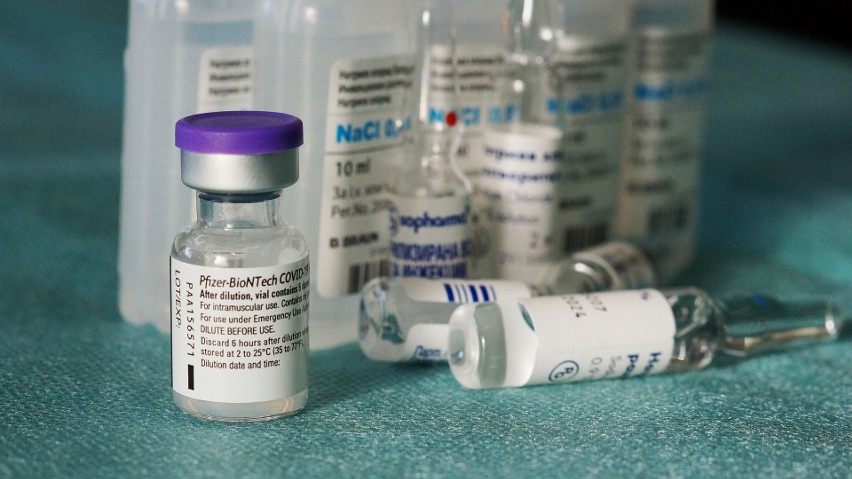 Szczepionki wzmacniające coraz powszechniejsze. Koncerny zarobią kolejne miliardy dolarów